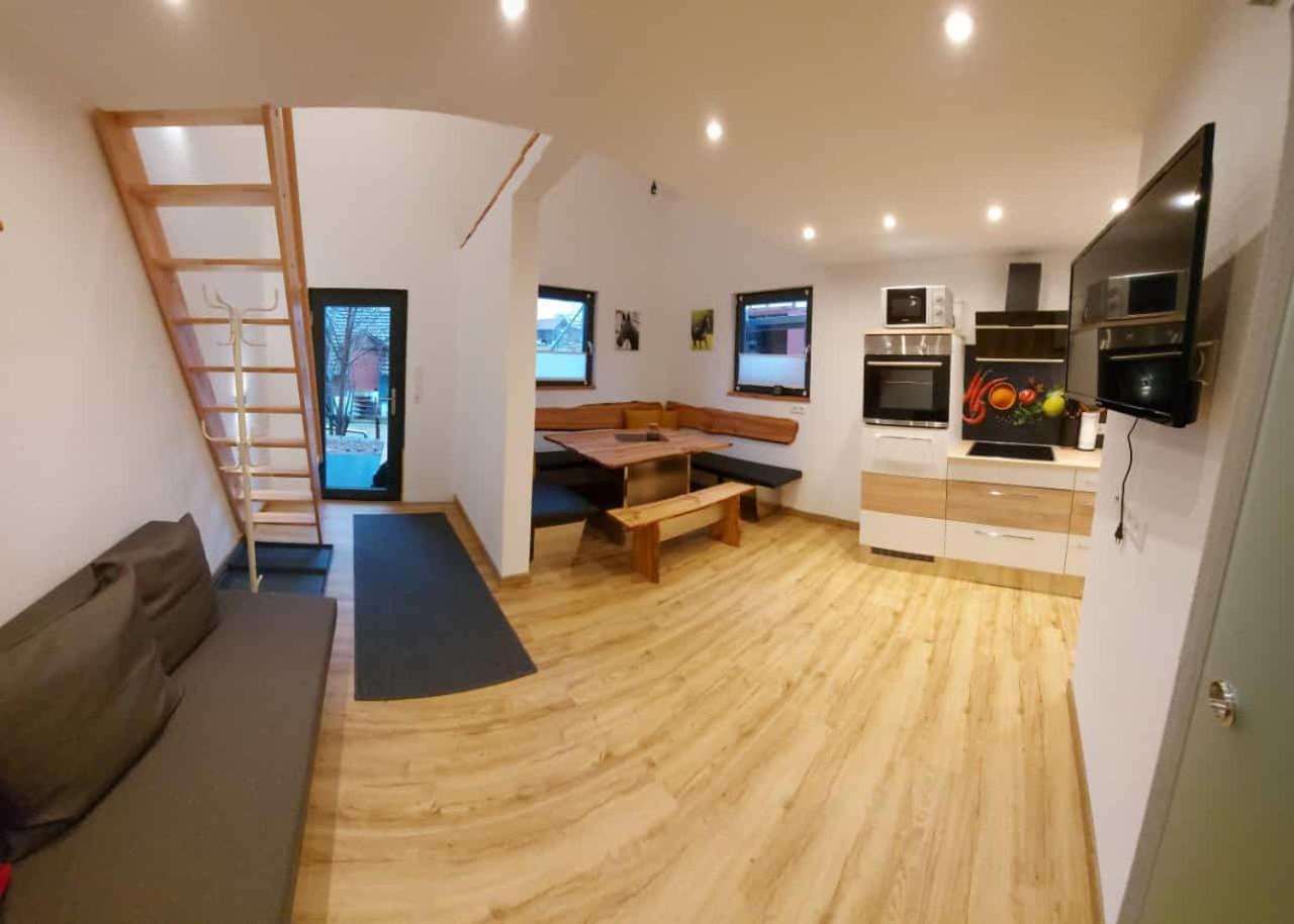 Ferienhaus: Mitten Auf Dem Reiterhof Öhringen Exteriér fotografie